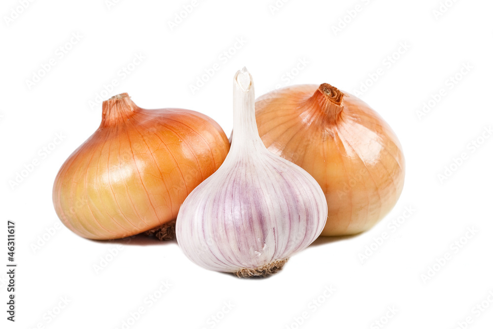 Obraz premium Two onions and garlic on a white background