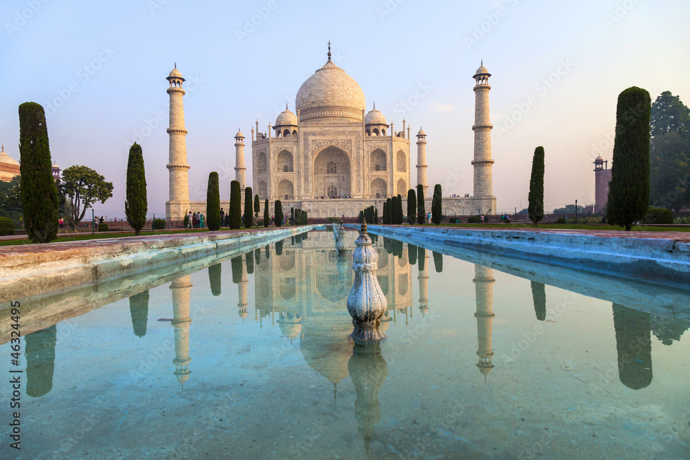 Obraz premium Taj Mahal w wschodu słońca świetle, Agra, India