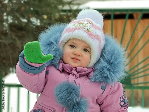 baby in the winter time © 5lesik5