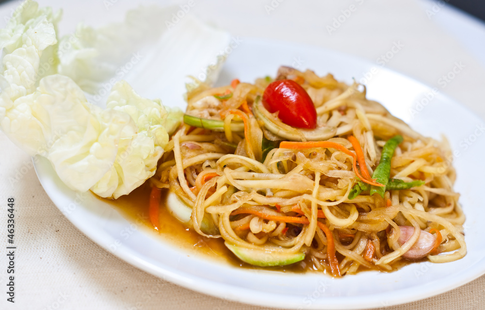 vegetarian thai food : vegetarian papaya salad (somtum)