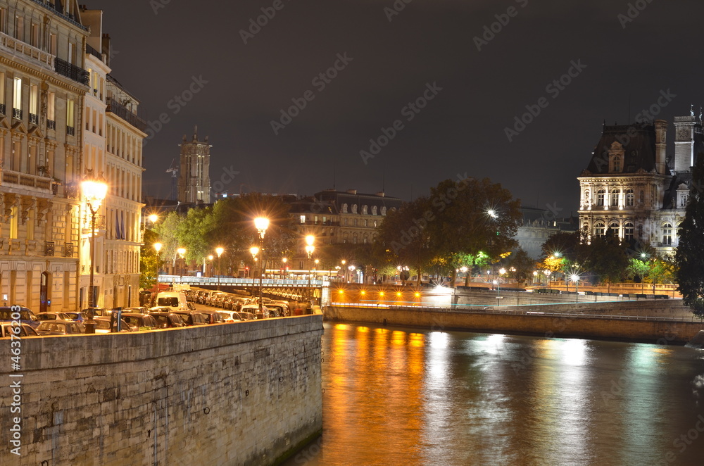 Quais de Paris la nuit