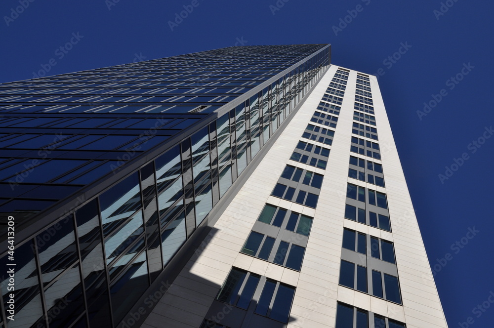 Fototapeta premium Hochhaus in Frankfurt