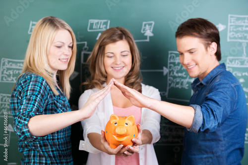 Obraz na płótnie drei studenten mit sparschwein