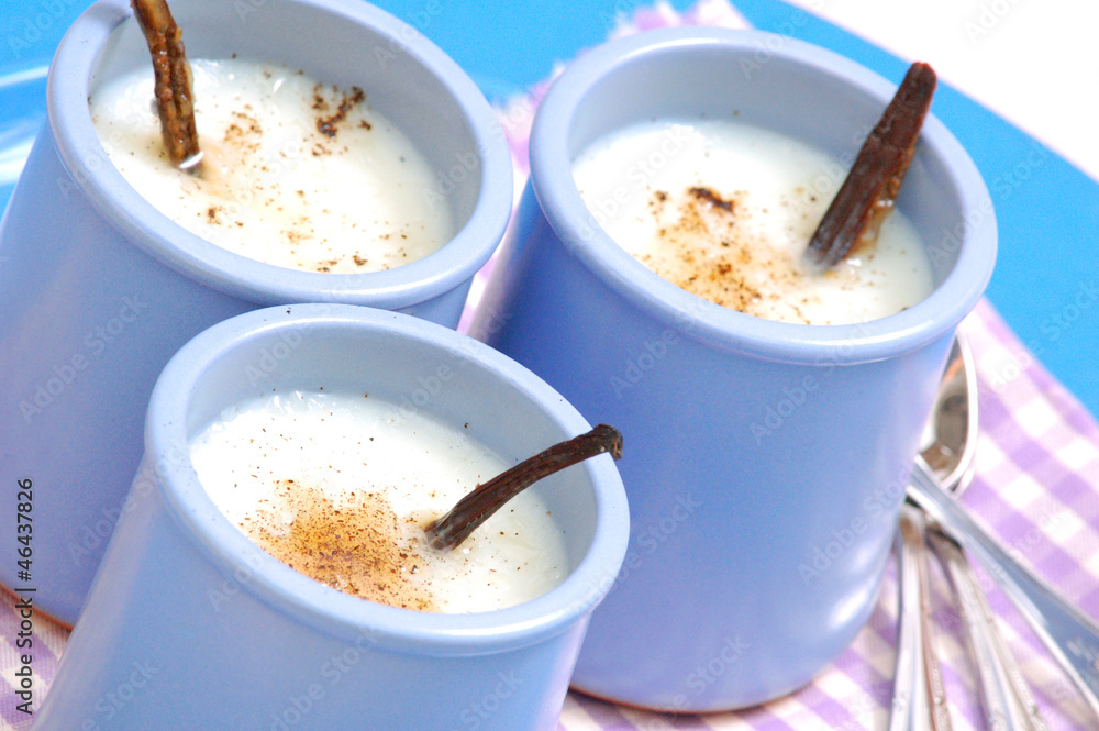 deliciuse fresh vanilla desserts in cups deliciuse fresh vanilla desserts in cups