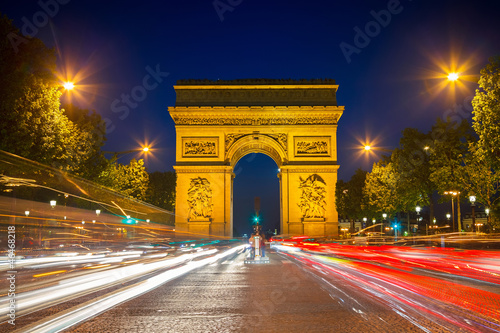 Arch of Triumph at night © sborisov
