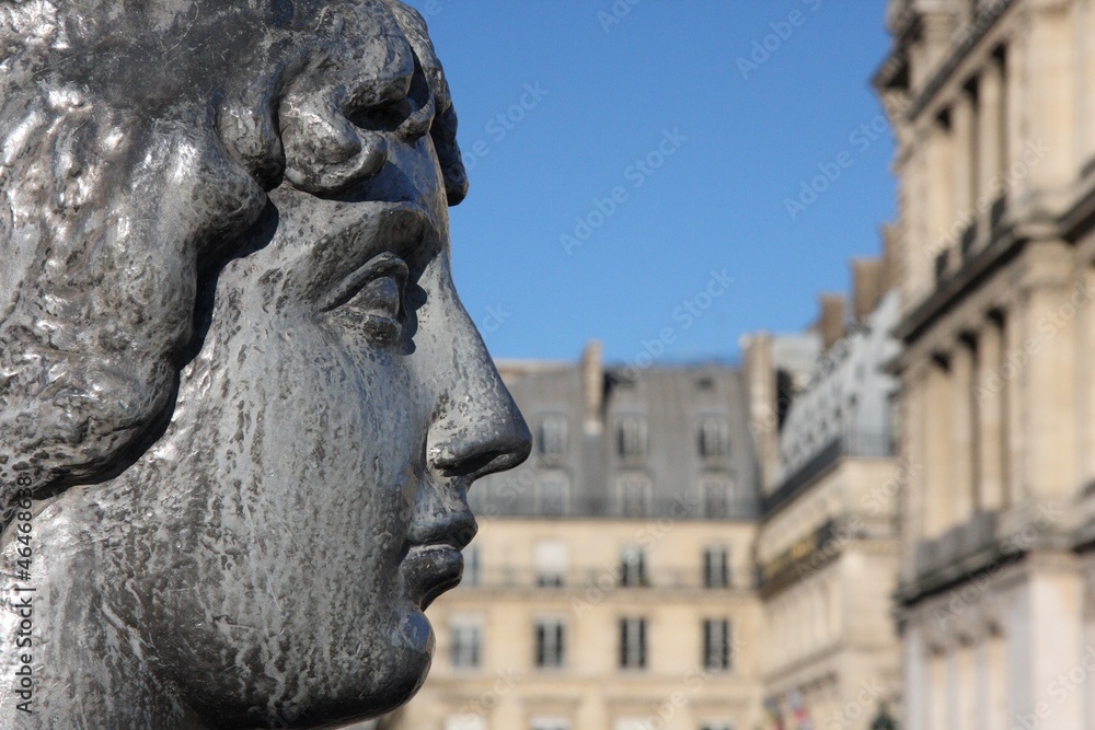 Statue parisienne