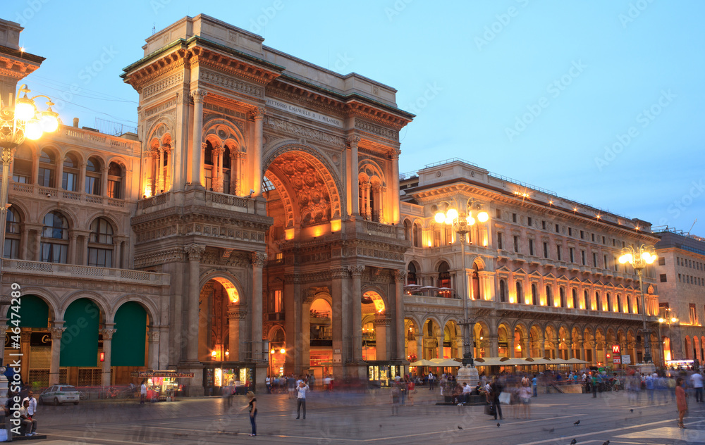 Naklejka premium Galeria Vittorio Emanuele II w Mediolanie we Włoszech