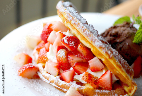 Waffles with strawberry