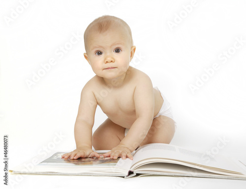 niemowle z książką