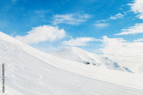 Snow mountains on bright winter day © Elnur