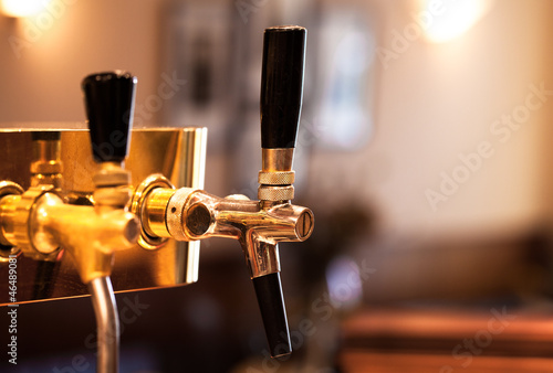 Fototapeta Naklejka Na Ścianę i Meble -  Zapfanlange Ausschank