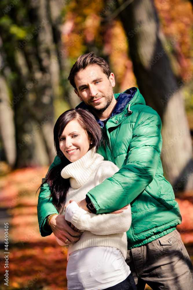 Fototapeta premium couple in the autumn park