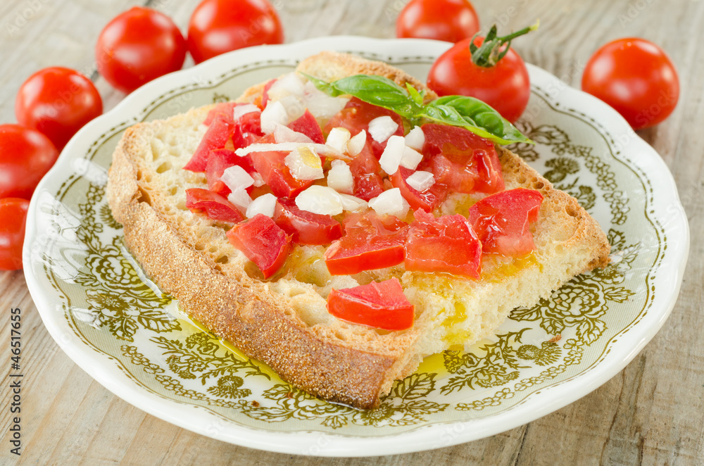 Bruschetta con pomodoro,cipolla e olio d'oliva Bruschetta con pomodoro,cipolla e olio d'oliva