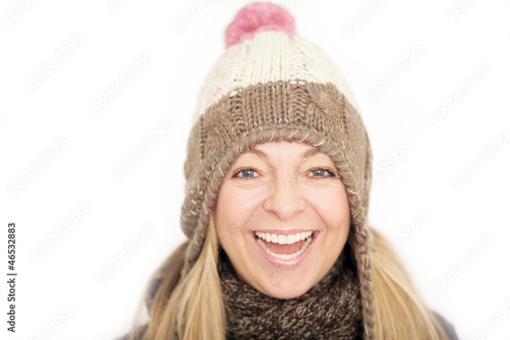 Glückliche Frau mit Mütze Glückliche Frau mit Mütze