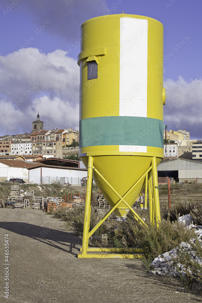 Obraz premium Cement container
