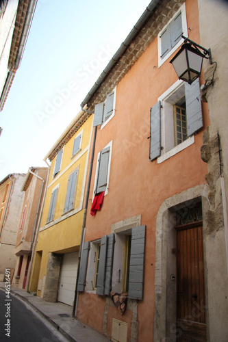 Colored houses in the Provence © Studio Porto Sabbia