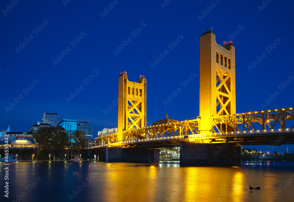 Golden Gates drawbridge in Sacramento - obrazy, fototapety, plakaty 