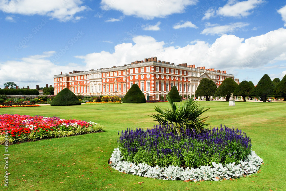 Fototapeta Pałac Hampton Court w słoneczny dzień