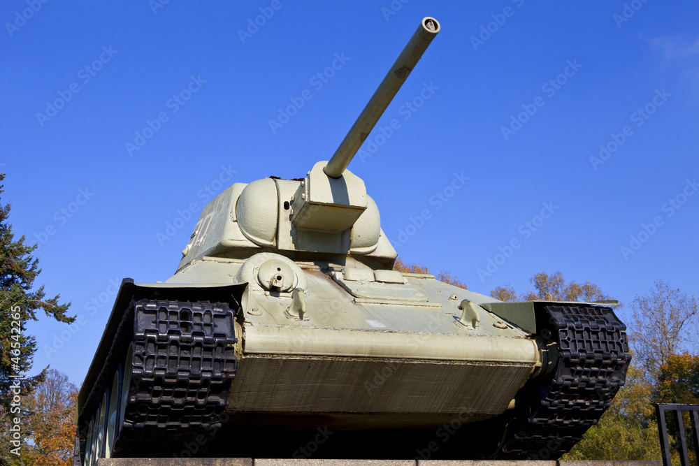 Fototapeta premium Tank at the Soviet War Memorial in Berlin