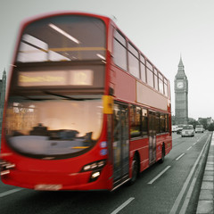 Papier peint photo Rouge, noir, blanc Bus à impériale et Big Ben  © Sampajano