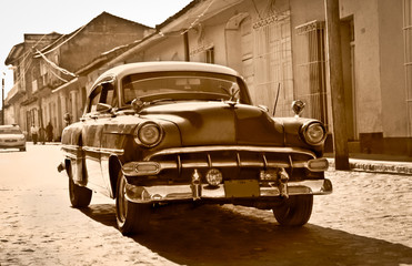 Plexiglas schilderij Cubaanse oldtimers Vintage Chevrolet in kleurrijk Trinidad  © Aleksandar Todorovic