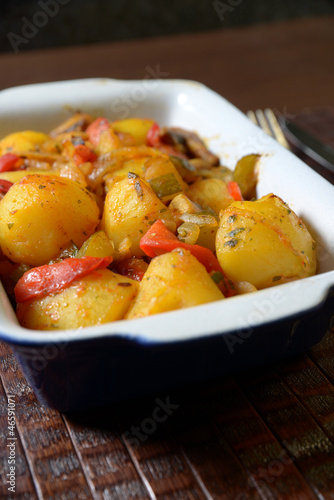 Gegrillte Kartoffeln mit Gemüse