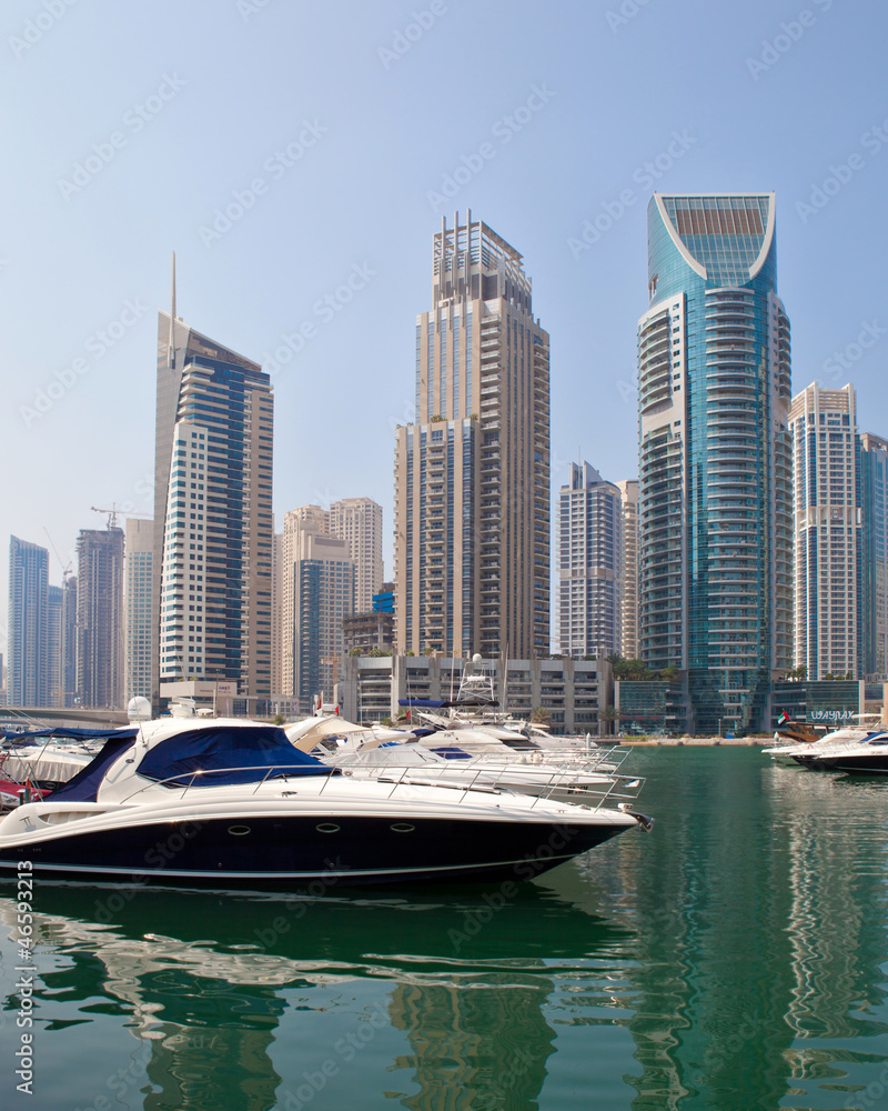 Fototapeta premium Bateau à la Dubai Marina