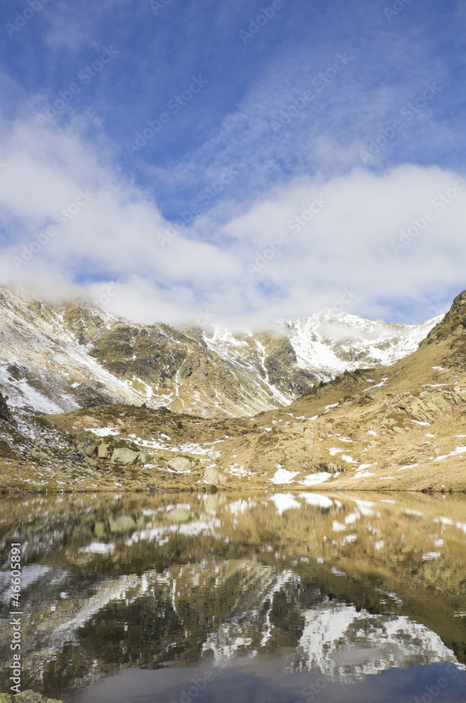 Fototapeta premium Lake mountain