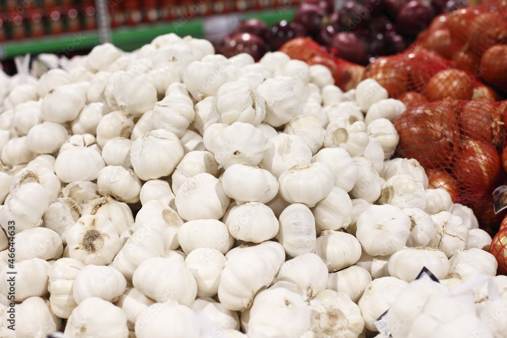 Pile of garlic for sale in grocery Pile of garlic for sale in grocery
