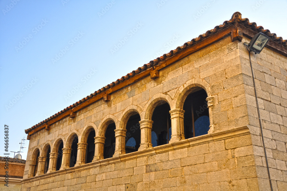 Girona, casco antiguo, ventanas con arcos de medio punto