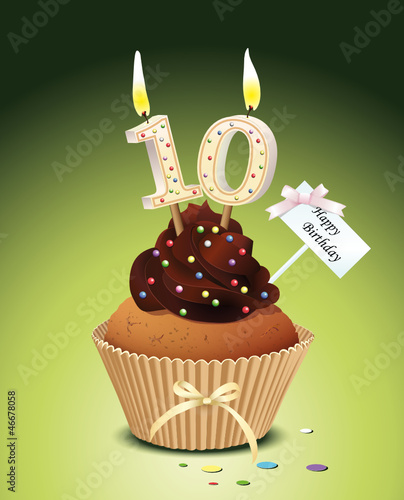 Cupcake mit Geburtstagskerze die Zahl 10