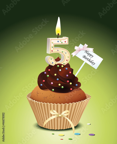 Cupcake mit Geburtstagskerze die Zahl 5