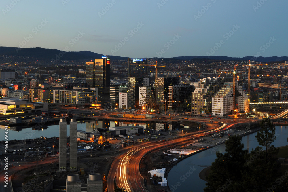 Business district of Oslo in the evening - obrazy, fototapety, plakaty 