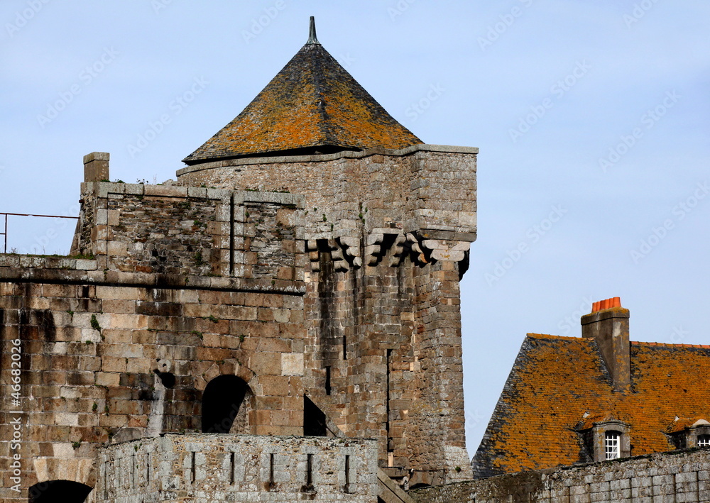 Saint-Malo : tour de Quic-en-Groigne et petit donjon