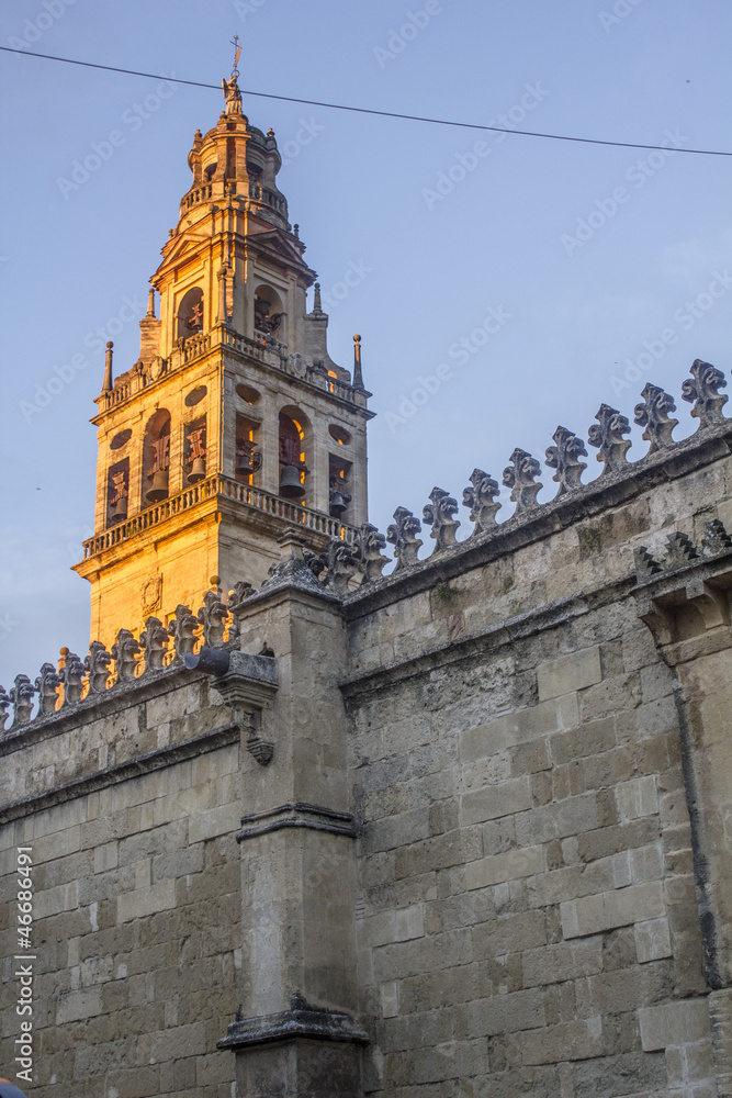 Muro y campanario de la mezquita de Córdoba - España