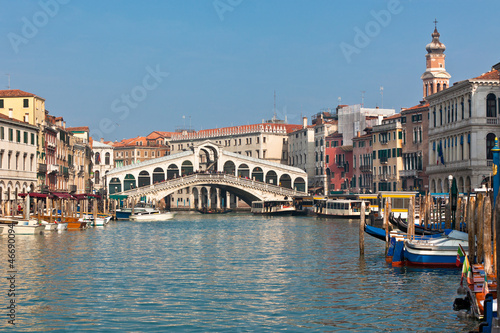Rialto Bridge in Venice © dvoevnore