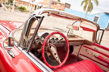 Plexiglas schilderij Cubaanse oldtimers Roze Chevrolet in straten Trinidad  © Aleksandar Todorovic
