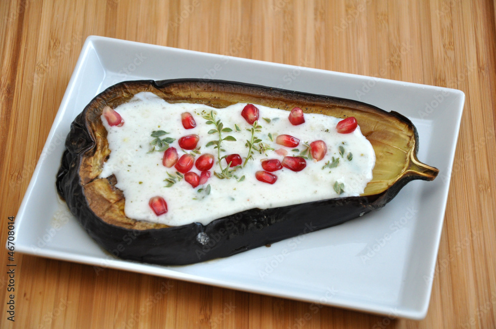 Aubergine mit Buttermilch Joghurt Sauce Aubergine mit Buttermilch Joghurt Sauce