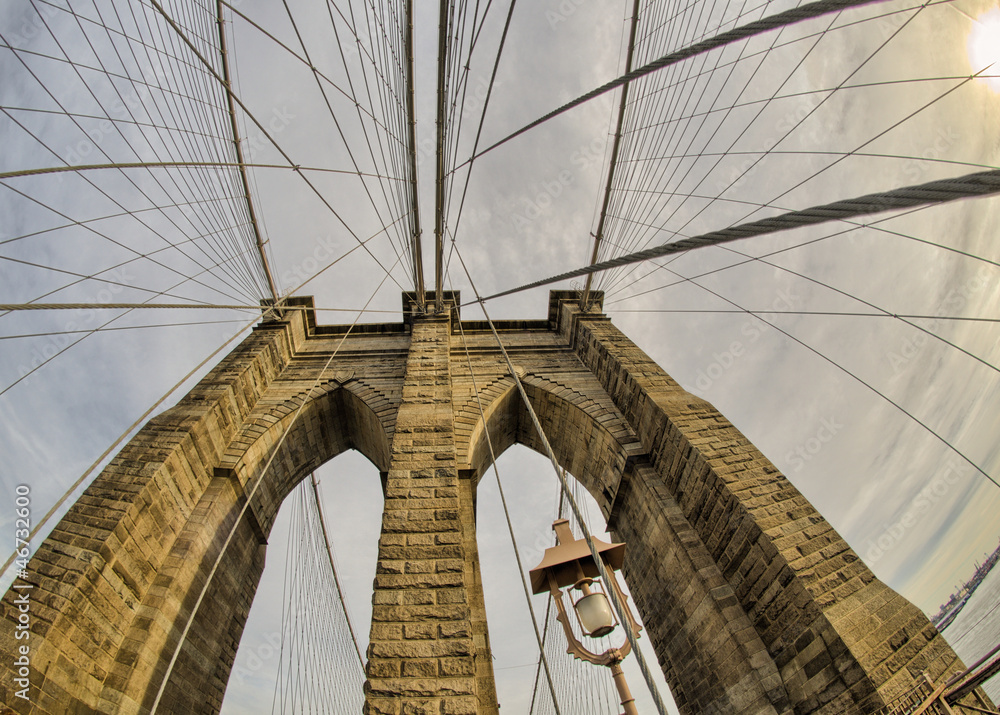 Fototapeta premium Wspaniała konstrukcja Brooklyn Bridge - Nowy Jork