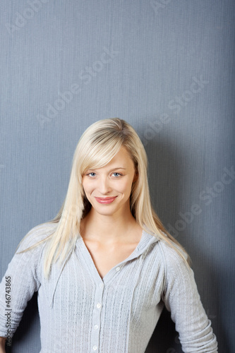 portrait einer blonden frau © contrastwerkstatt