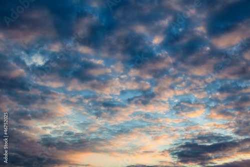 Wolkenstimmung am Abendhimmel © Gina Sanders