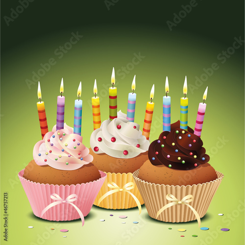Cupcakes mit Geburtstagskerzen