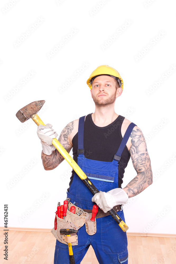 tätowierter Handwerker mit Abrisshammer tätowierter Handwerker mit Abrisshammer