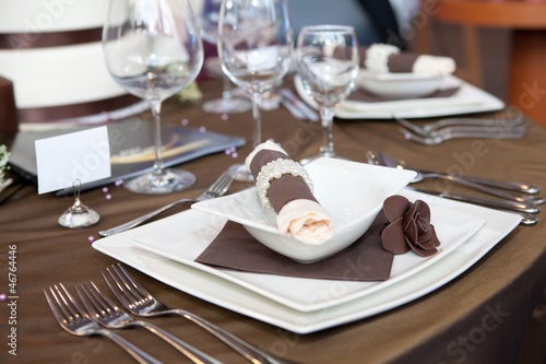 Wedding dinner detail in white and brown