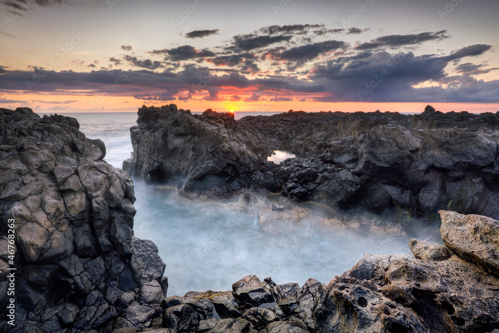 Obraz premium Gouffre de l'Etang-Salé au crépuscule - La Réunion