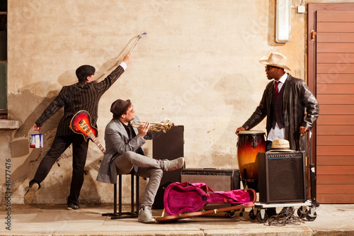 Photography musician writes on the wall