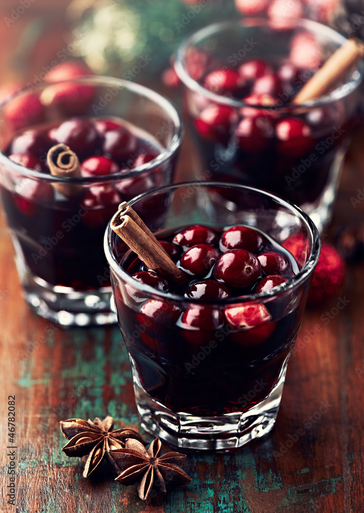 Mulled wine with cranberries and cinnamon Mulled wine with cranberries and cinnamon