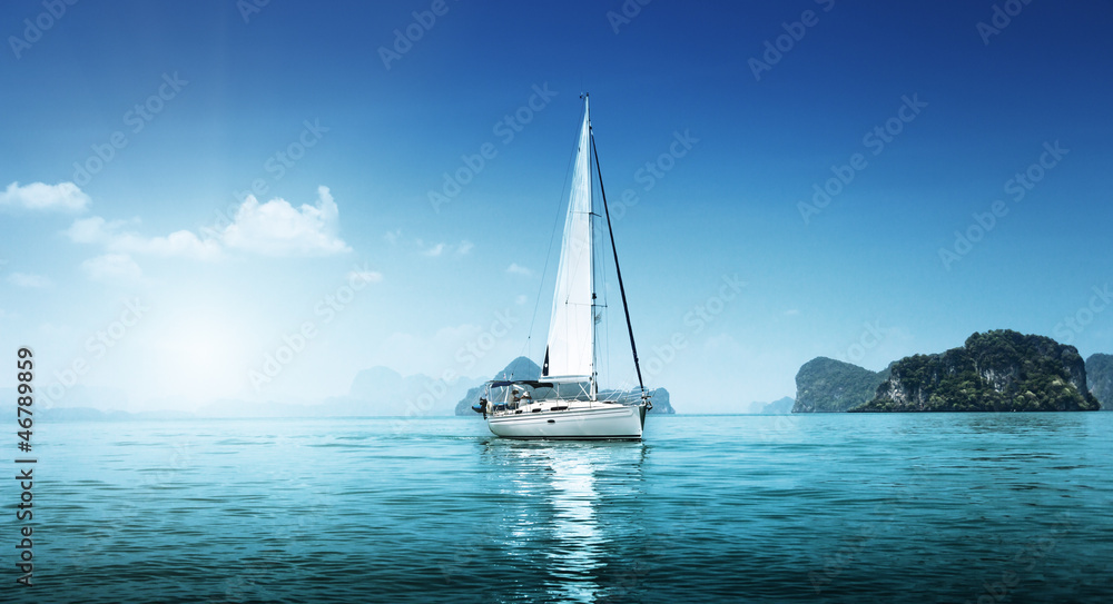 Fototapeta premium yacht and blue water ocean