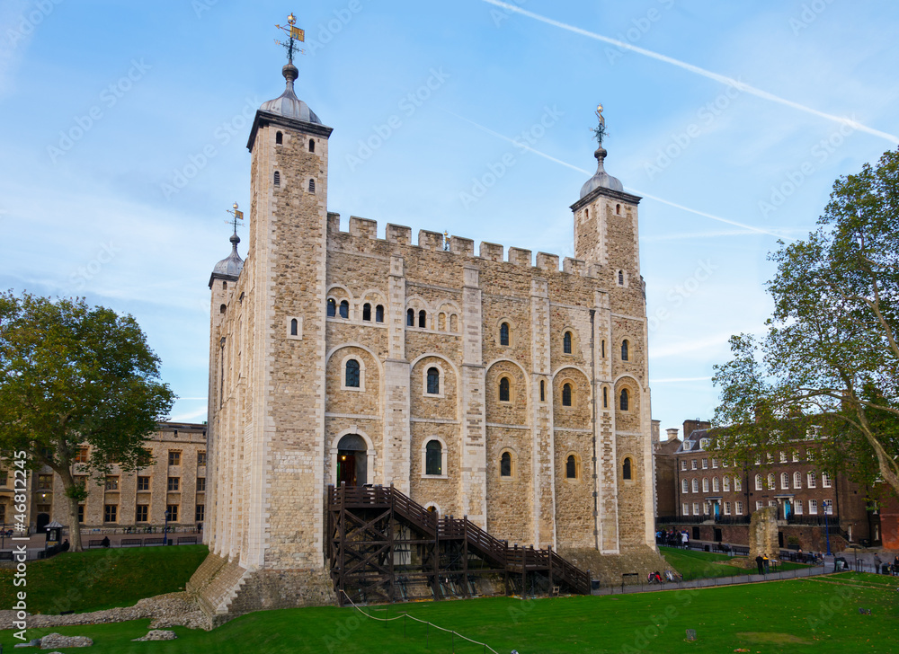 Fototapeta premium White Tower
