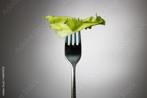 Salatblatt auf einer Gabel
